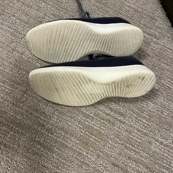 Women’s Allbirds - Picture 2 of 4